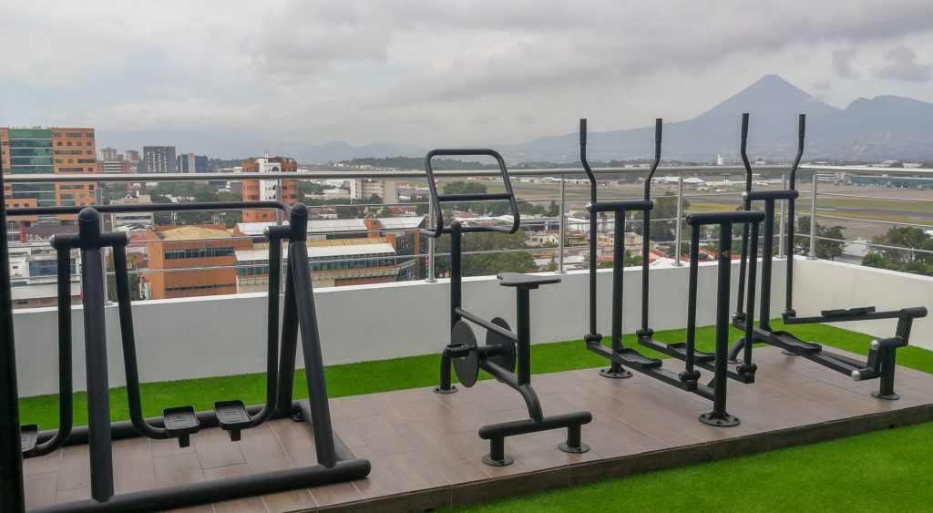Gimnasio al aire libre en la terraza